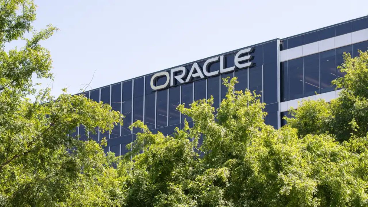 Oracle shares plunge 33% as debt fears mount over AI push!